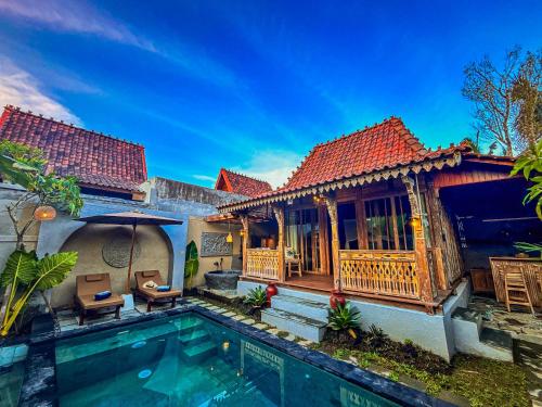Kolam renang di atau dekat dengan Pradnya Villa by Prasi