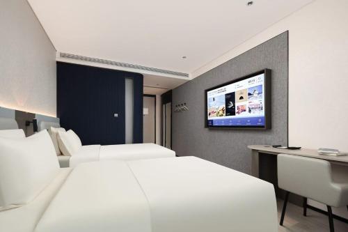 Μια τηλεόραση ή/και κέντρο ψυχαγωγίας στο Atour Light Hotel Qingdao North Station Shengping Road