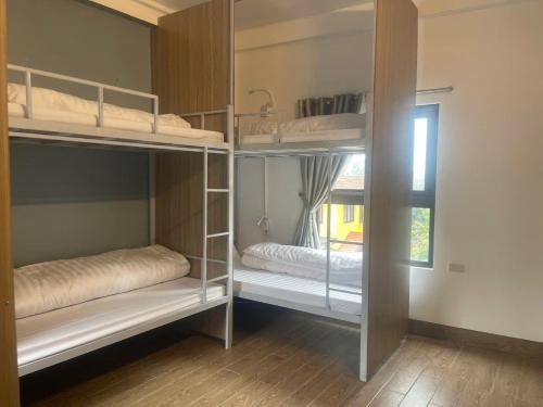 Postel nebo postele na pokoji v ubytování Tamcoc Backpackers Hostel Homestay