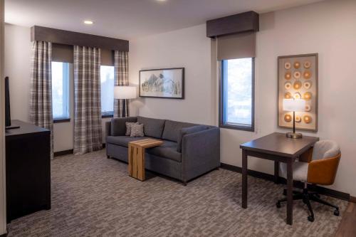 Posezení v ubytování Homewood Suites by Hilton Jackson