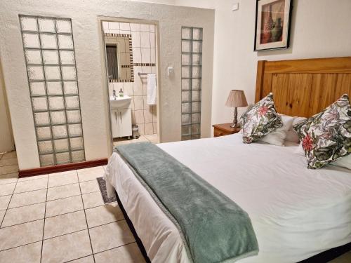Postel nebo postele na pokoji v ubytování Villa Sardinia Guest House