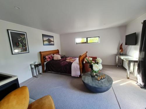 Posezení v ubytování Tranquil Guest Suite New Plymouth