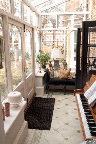 Ruang duduk di Aylestone Court