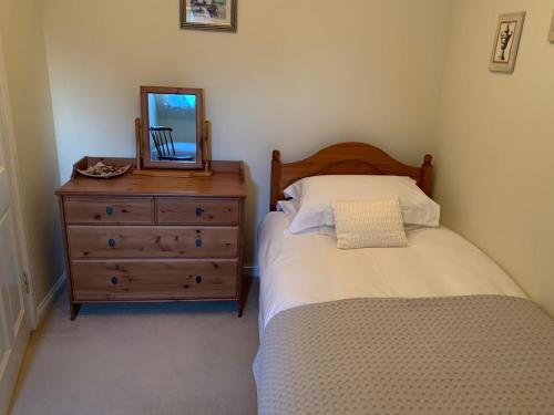 Un ou plusieurs lits dans un hébergement de l'établissement Golf Cottage