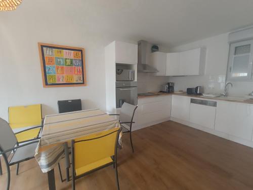 Η κουζίνα ή μικρή κουζίνα στο appartement dans residence du front de mer - 6852