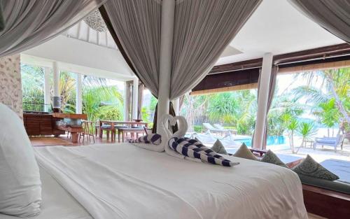 En eller flere senge i et værelse på Villa Kingfisher