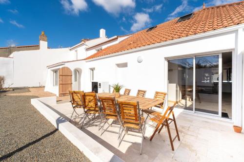 Propriété 8 suites avec jardin