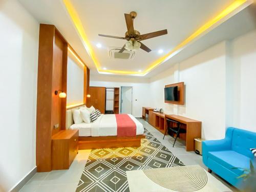 a hotel room with a bed and a ceiling fan at Cambana Poipet Hotel in Krong Poi Pet