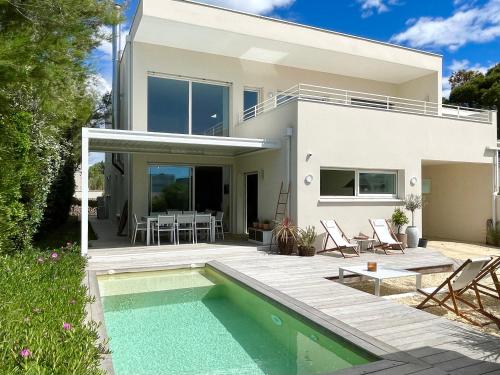 a house with a swimming pool in front of it at PGH N2 - Villa avec Piscine à 50m de la Plage in La Grande-Motte