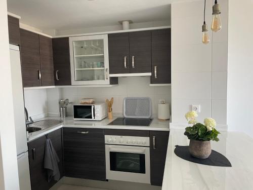Precioso apartamento con vistas a mar y montaña en Manilva