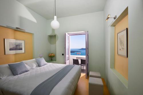 Caldera's Bliss Suitesにあるベッド