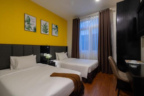 Postel nebo postele na pokoji v ubytování Hotel Nature Garden Da Lat