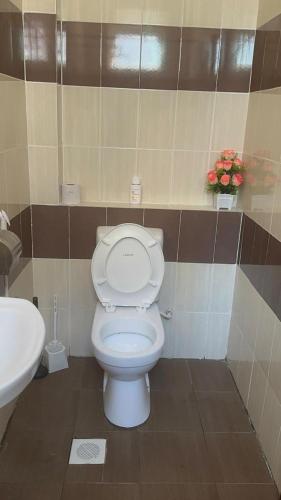 Ένα μπάνιο στο 1,2,3 Bedrooms bnb Mtwapa