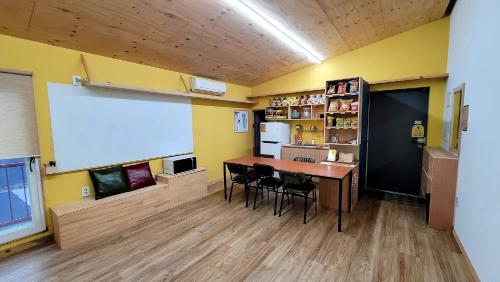 Una cocina o cocineta en 허브스테이