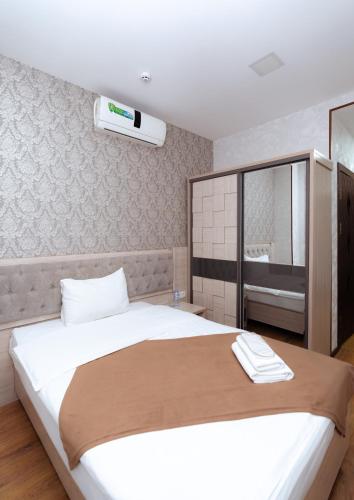Кровать или кровати в номере Diamond Hotel Tashkent