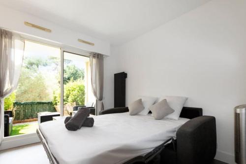 Photo de la galerie de l'établissement Le Royal - Quiet - Spacious - Swimming pool, à Villeneuve-Loubet