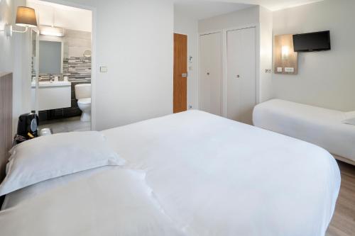 Ένα ή περισσότερα κρεβάτια σε δωμάτιο στο Sure Hotel by Best Western Saintes