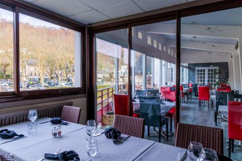 Εστιατόριο ή άλλο μέρος για φαγητό στο Logis Central Hôtel - Restaurant & Spa