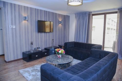 TV a/nebo společenská místnost v ubytování Lavington Residences By Trianum