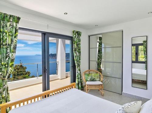 Ένα ή περισσότερα κρεβάτια σε δωμάτιο στο Clifftop Villa