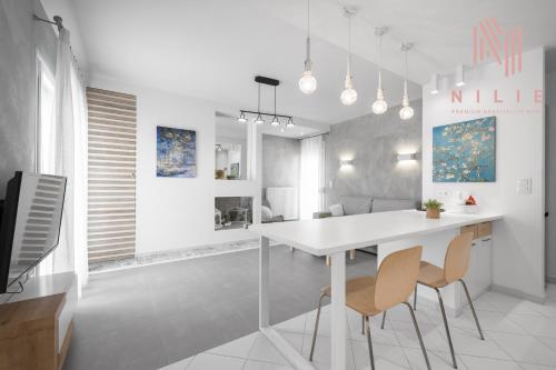 Pendente, Nilie Hospitality MGMT