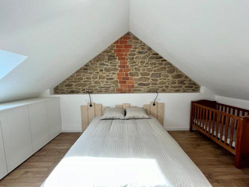 a bedroom with a bed in a attic at Maison cosy proche Cancale et Mont-Saint-Michel in Saint-Méloir-des-Ondes