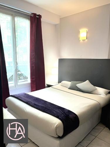 Ένα ή περισσότερα κρεβάτια σε δωμάτιο στο Alliance Hôtel Paris