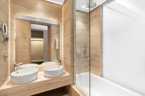 Koupelna v ubytování Rixos Obhur Jeddah Resort & Villas - All-Inclusive