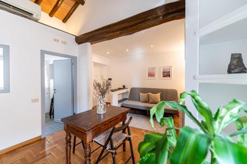 Piazza Navona the most central apartment