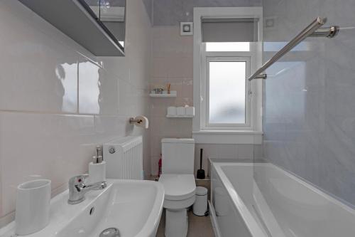 Φωτογραφία από το άλμπουμ του 2 rooms in Edinburgh with 2 free parking spaces στο Εδιμβούργο
