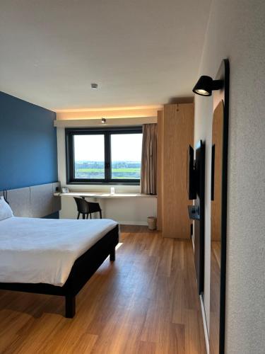 Кровать или кровати в номере Ibis Roma Fiera