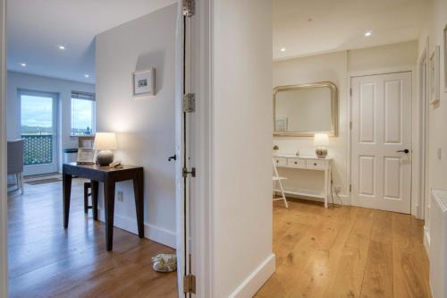 Gambar di galeri bagi Ty Seren - 2 Bedroom Apt - Bayview Oxwich di Oxwich
