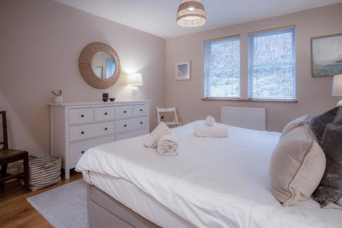 Katil atau katil-katil dalam bilik di Ty Seren - 2 Bedroom Apt - Bayview Oxwich