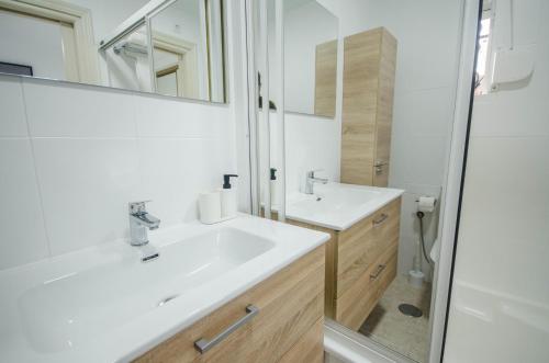 Koupelna v ubytování Bungalow Troyano - Paradise Retreat by the Beach