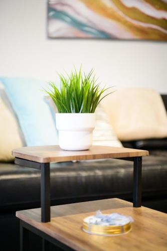 Aqua Springs, 2 BR, Sofa Bed, Sleeps 6, 1st floor apartment, near Didsbury photo 11