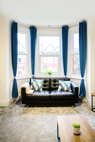 Aqua Springs, 2 BR, Sofa Bed, Sleeps 6, 1st floor apartment, near Didsbury photo 13