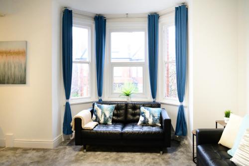 Aqua Springs, 2 BR, Sofa Bed, Sleeps 6, 1st floor apartment, near Didsbury photo 12