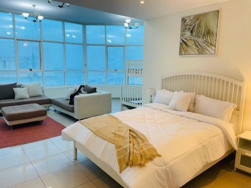 Posezení v ubytování panorama sea view luxury apartment 3 bedroom VIP