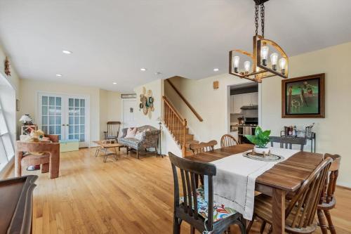 a dining room and living room with a table and chairs at ALX Cape Cod 3-BR Near Old Town & Mount Vernon in Alexandria