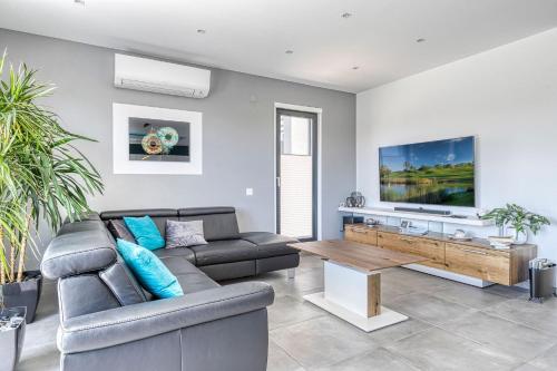 Manatee - Modern & Luxurious villa