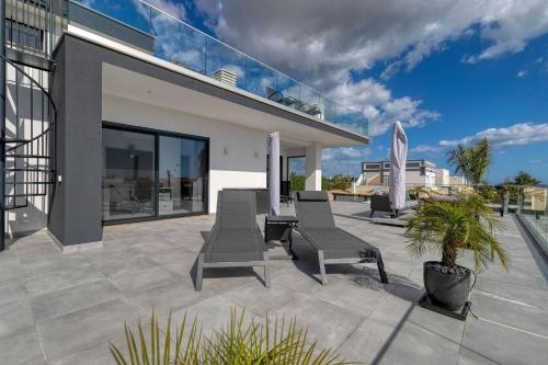 Manatee - Modern & Luxurious villa