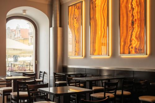 Brovaria Boutique Hotel Stary Rynek - Old Town Squareにあるレストランまたは飲食店