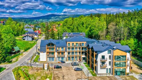 an aerial view of a large house with a driveway at Ostoja Parku Narodowego, Sun & Snow in Szklarska Poręba