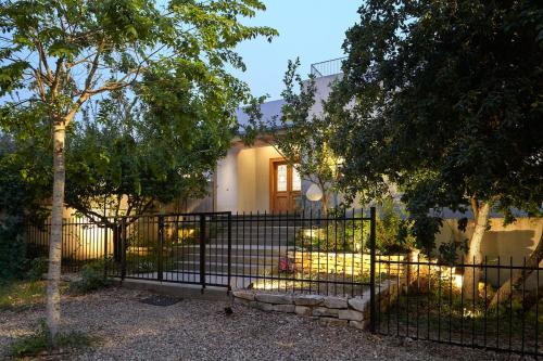 Κήπος έξω από το Zendo Villa