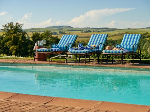Kolam renang di atau dekat dengan Oaklands Farm Stay