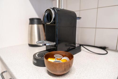 Gemütliche grosse Wohnung Nähe Uniにあるコーヒーまたはお茶