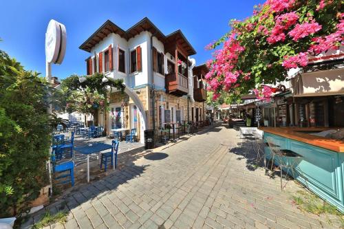 50 meters to the Long Bazaar in LavantaKaş 1 Kaş Square