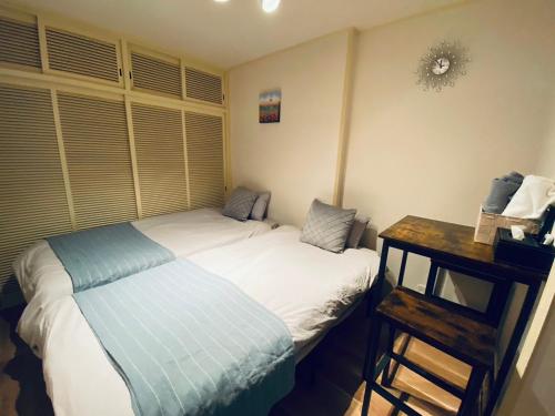 Apartment House White Mansion 202