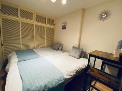 Apartment House White Mansion 202