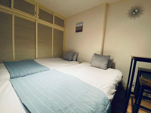 Apartment House White Mansion 202